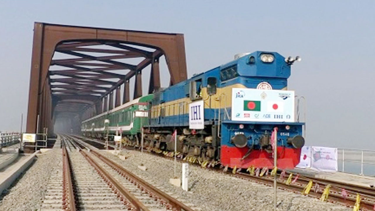 March25 Naeem/jamuna-railbridge-.jpg